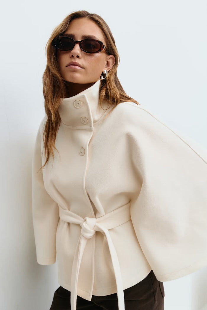 Angèle, Cape manteau ceinturée