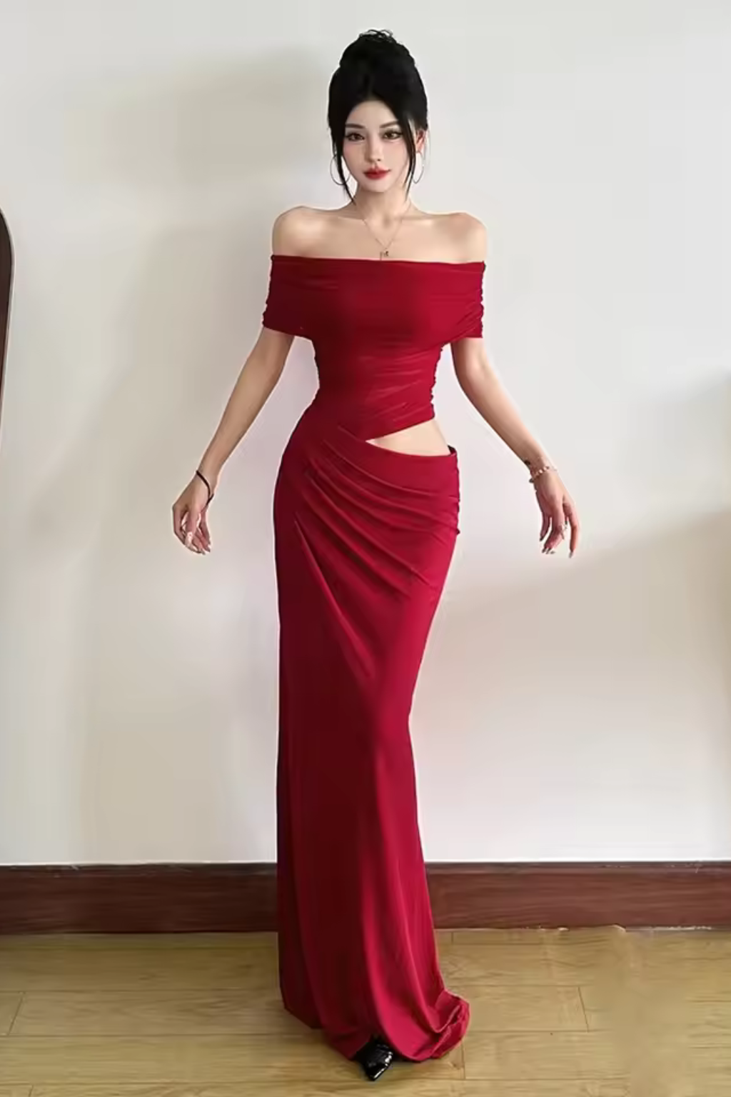 Rhiannon | Robe Longue Froncée à Épaules Dénudées et Découpes