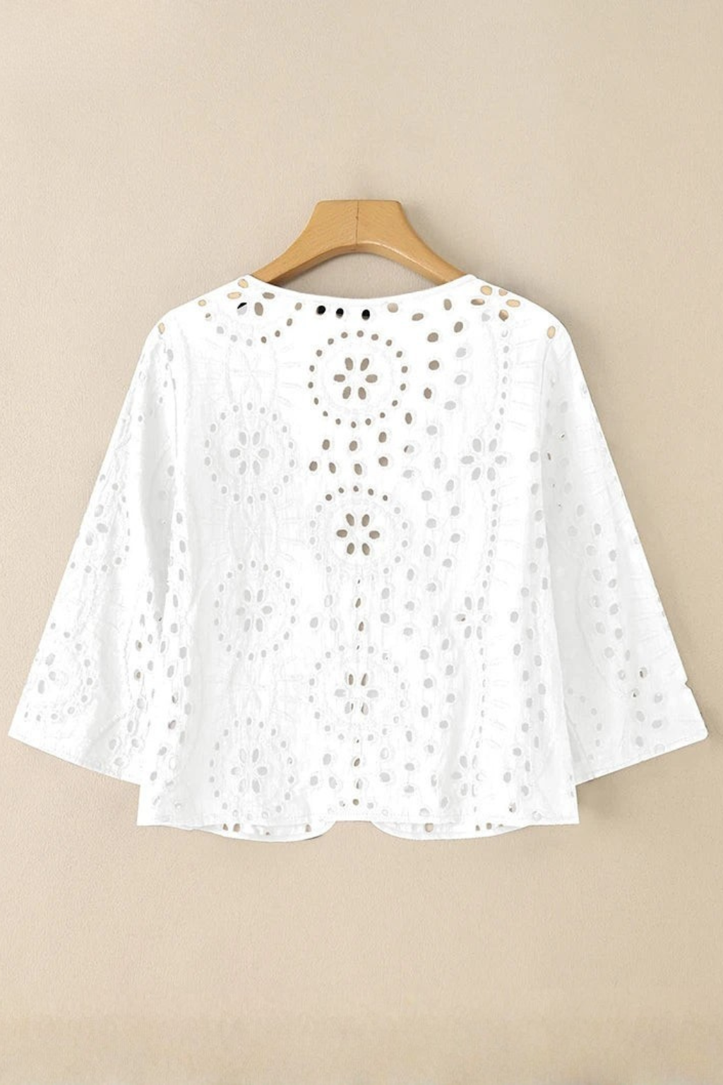 Imogen | Cardigan Court Femme en Crochet avec Détails Broderie Anglaise
