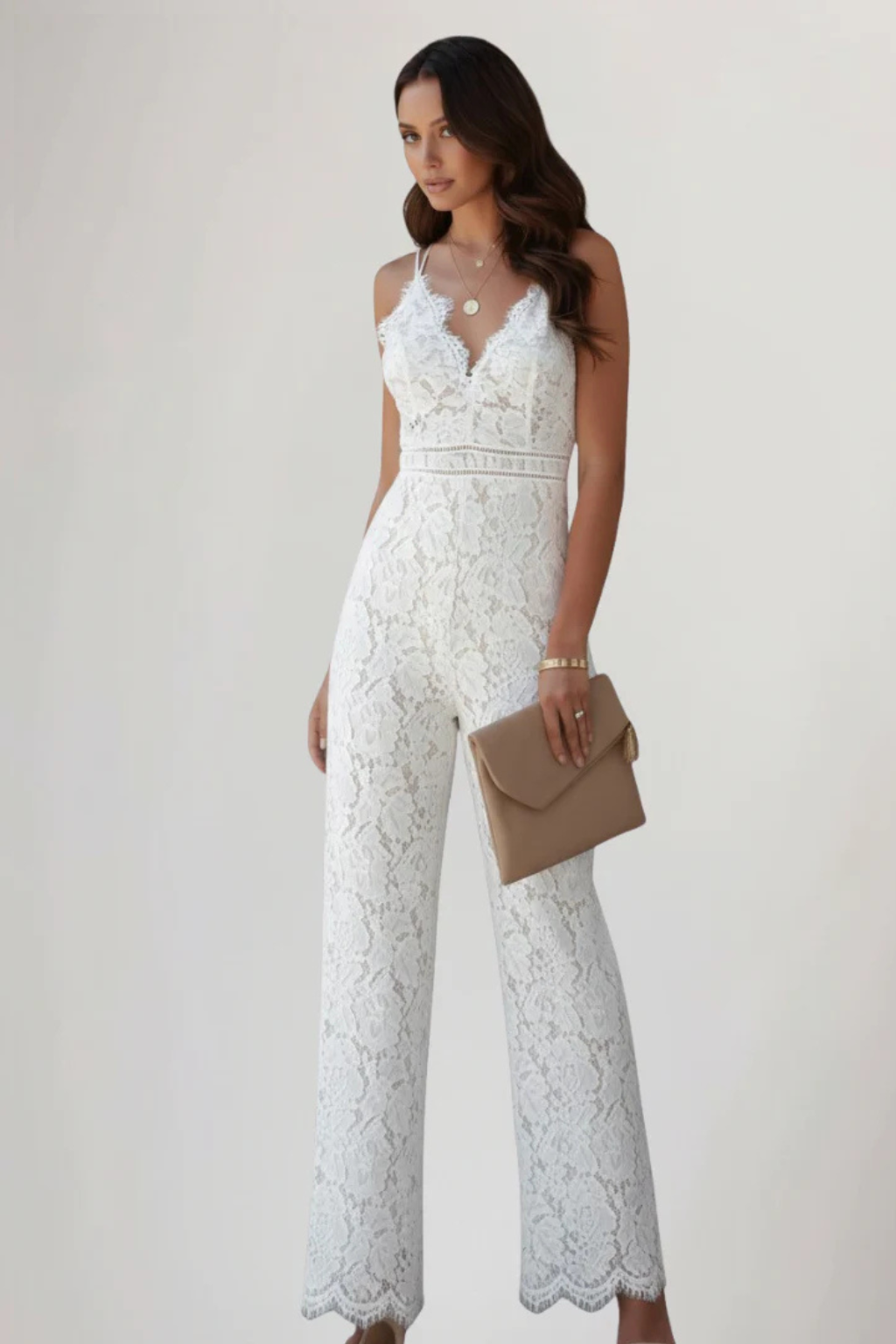 Arabella | Combinaison ample en dentelle à col en V et fines bretelles pour femme - Blanc