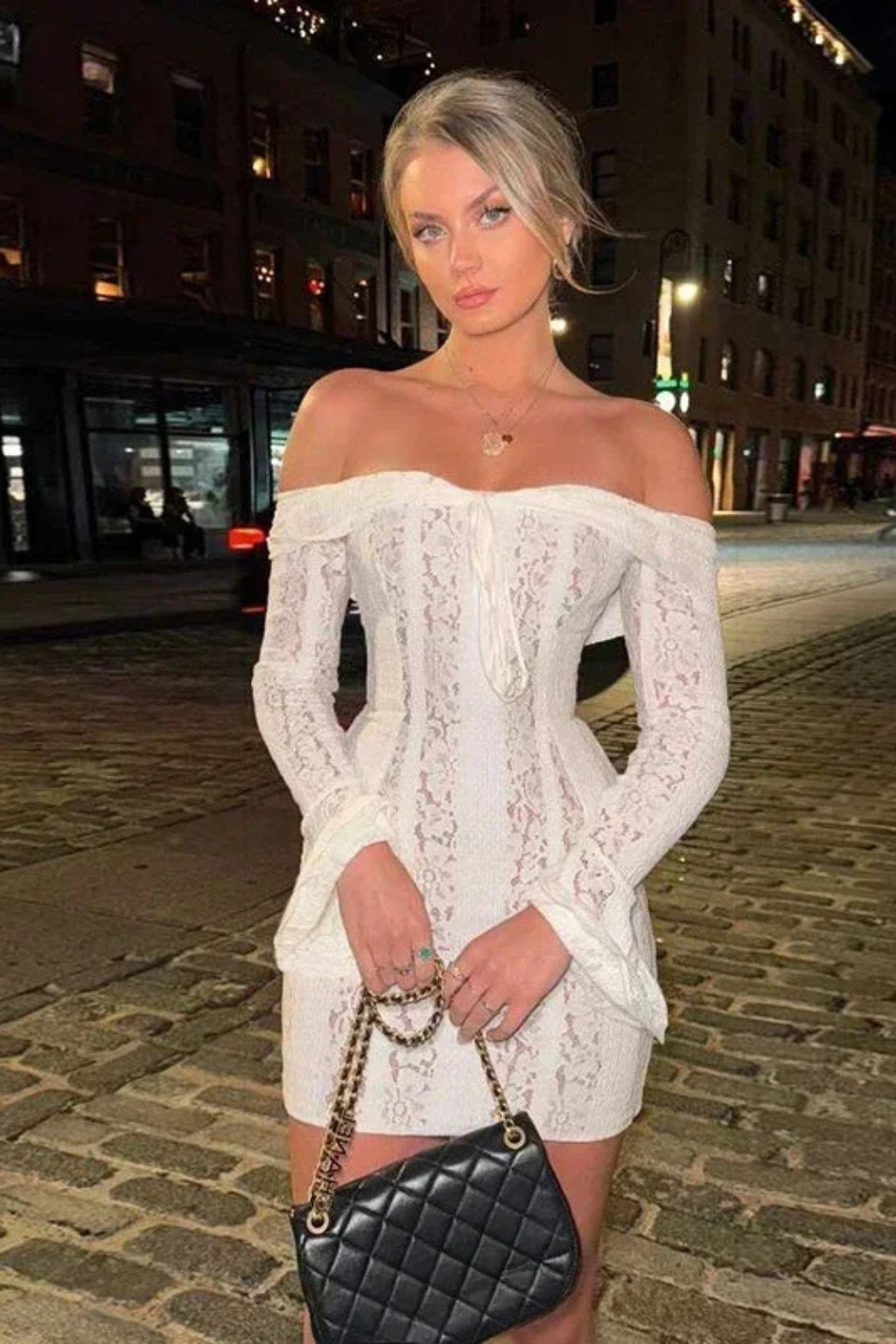 Eli | Robe Courte en Dentelle à Épaules Dénudées et Manches Longues