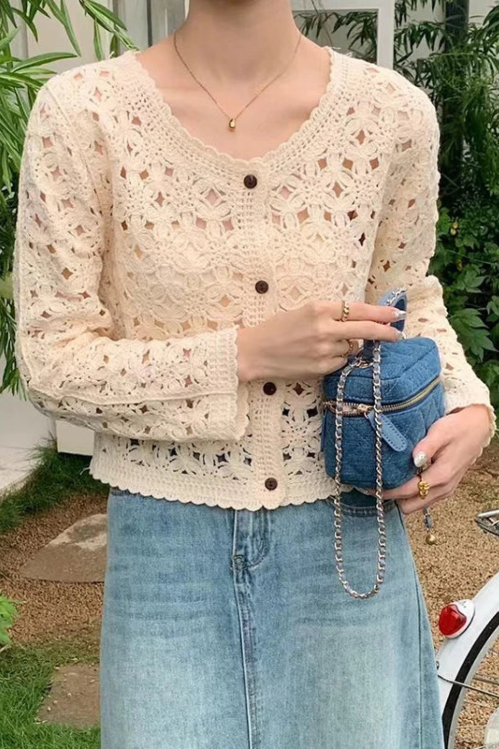 Agatha | Cardigan Court Femme en Crochet avec Détails Floraux