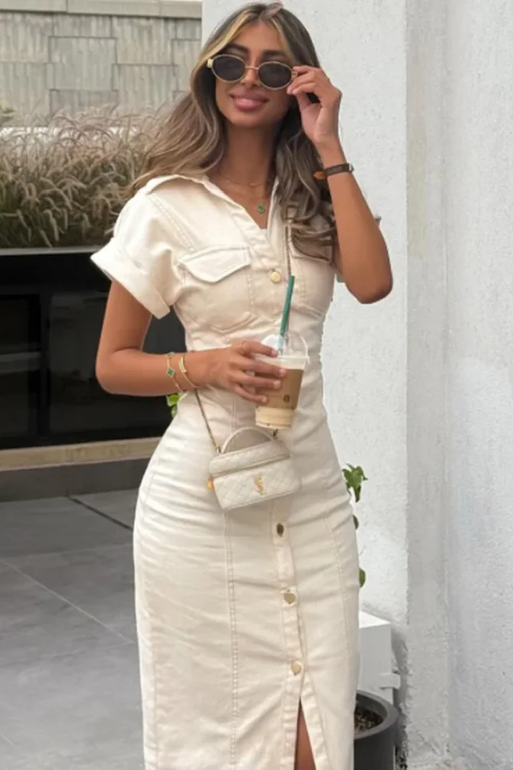 Orla | Robe Chemise Mi-Longue Ajustée en Jean à Manches Courtes