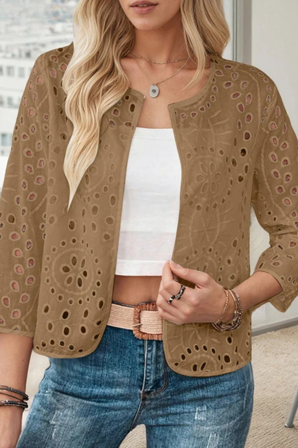 Imogen | Cardigan Court Femme en Crochet avec Détails Broderie Anglaise