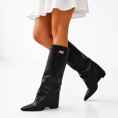Jacinthe, Bottes hautes simili cuir