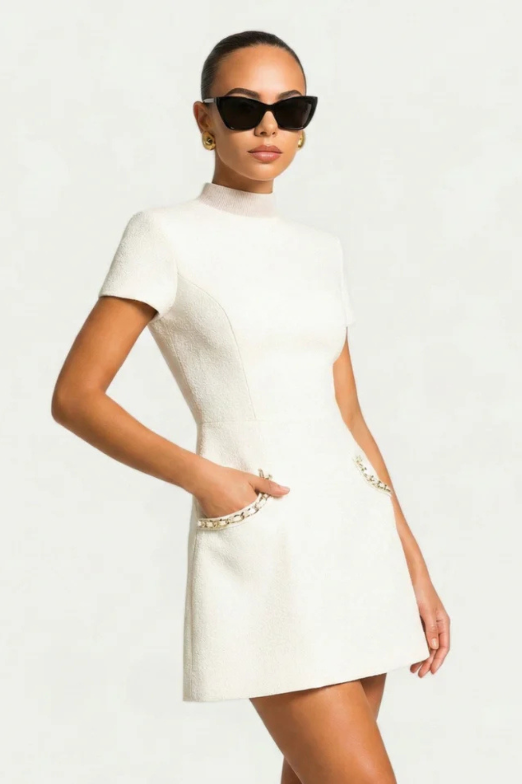 Bronwen | Robe Courte avec Bordure en Perles et Poches