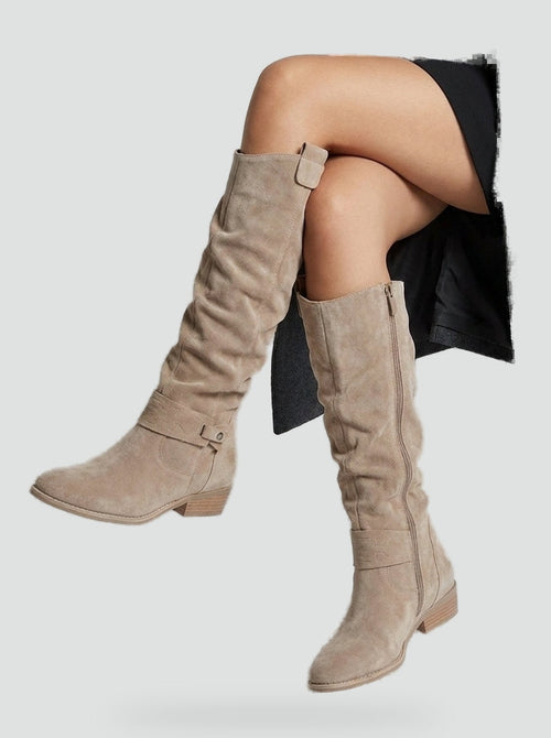 Albertine, bottes en daim